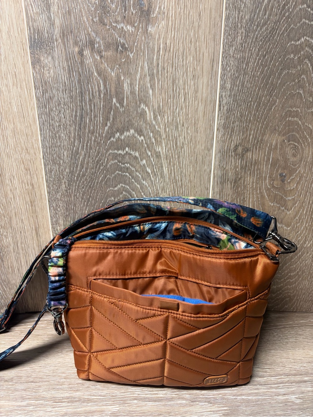 LUG flair Zip-Top Crossbody Bag in Rust with Floral Strap - Picture 2 of 7